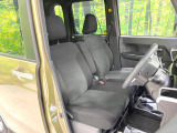 運転席まわりには十分なスペースがあり、大柄な方でもゆったり運転していただける環境です。