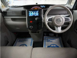 運転にかかわる様々な操作を安全に行えるように視点移動が少なく、操作性に配慮されたスイッチ類が凝縮されたコクピットです。