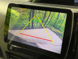 【バックカメラ】駐車時に後方がリアルタイム映像で確認できます。大型商業施設や立体駐車場での駐車時や、夜間のバック時に大活躍!運転スキルに関わらず、今や必須となった装備のひとつです!