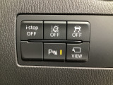 運転席脇のクラスタースイッチ部分にはカメラ切り替えスイッチ、パーキングセンサー、その他走行系スイッチを集中配置しております。