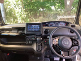 フロントガラスが大きく、ワイドな視界で運転もしやすくなるように、設計されています。
