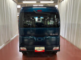 跳ね上げ式バックドアなので、雨天時の荷物の出し入れの際も濡れにくいです
