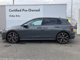 Volkswagenのスポーツモデルを代表するGolf GTI DCCパッケージ。245PS(カタログ値)の力強い走りと、DCCによる上質な乗り心地を両立した人気グレードです。街乗りから高速走行まで思いのままに楽しめる一台。