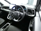 【運転席】運転席周りの画像です。プロの手で隅々までクリーニングしています。ご来店いただき実際に見てみてくださいね☆