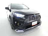 LEDヘッドライトです。デザイン性がよくとても明るいので、夜間の走行や悪天候でも安心です。しかも長寿命!