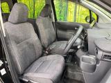 運転席シート廻りは使用感も少なく、良好な状態となっています。前オーナー様が丁寧に使っていたことがよくわかりますね。