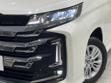 【LEDヘッドライト】悪天候や夜間走行時も良好な視界を確保し安心して運転できる高輝度LEDヘッドライトを装備!点灯速度が早く、消費電力も抑えられています。
