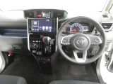 運転席からの視界はこんな感じです☆お気軽にご来店いただき、実際に座って是非お確かめください。ドライバーに寄り添う快適な操作フィールをもたらすステアリングです。