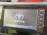 【純正ナビ】人気の純正ナビを装備しております。ナビの使いやすさはもちろん、オーディオ機能も充実!キャンプや旅行はもちろん、通勤や買い物など普段のドライブも楽しくなるはず♪