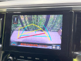 【バックカメラ】駐車時に後方がリアルタイム映像で確認できます。大型商業施設や立体駐車場での駐車時や、夜間のバック時に大活躍!運転スキルに関わらず、今や必須となった装備のひとつです!