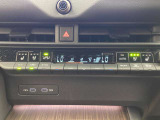 オートエアコンは温度を設定するだけで、自動で風量などを設定してくれます。運転しながら操作も必要ないので、安全性も向上します。