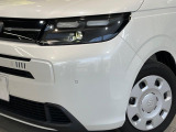 【LEDヘッドライト】悪天候や夜間走行時も良好な視界を確保し安心して運転できる高輝度LEDヘッドライトを装備!点灯速度が早く、消費電力も抑えられています。