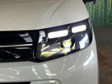【LEDヘッドライト】悪天候や夜間走行時も良好な視界を確保し安心して運転できる高輝度LEDヘッドライトを装備!点灯速度が早く、消費電力も抑えられています。