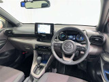 運転席まわりです。 各操作スイッチは使いやすい位置に配置されてます。