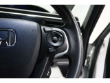 Hondaセンシングの機能のひとつ、アダプティブクルーズコントロール付!アクセルから足を離しても設定したスピードと前車との車間を保ち走行してくれます!車線維持もアシスト☆高速道路で疲労軽減ですね☆