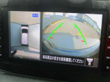 自車を真上から見下ろすように映し出すので周囲の状況が分かるアラウンドビューモニター搭載。フロントカメラとしても使用できます。車庫入れなど苦手な人の頼りになる助っ人です。