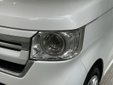 LEDヘッドライトは、点灯の瞬間から最大光量を発揮し、突然暗くなるトンネルなどでの安定感を高めます。