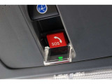 つながることで、できること。HondaCONNECThスマホでクルマのエアコンをONにできたり、交通事故やあおり運転にあっているときなど、緊急時にオペレーターサポートを受けられます。