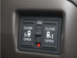 ◆両側電動スライドドア◆狭い駐車場でも乗り降りが楽々♪お子様が隣の車にドアを当ててしまう心配もございません!小さなお子様連れの方もこれで安心。