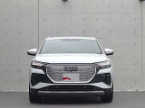 ●一目でAudiとわかる特徴的なシングルフレームグリル・LEDランプ。精悍なフロントマスクからAudiのスマートで上品なブランドを連想させてくれます。女性にも大変ご好評頂いております。