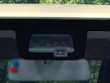 【スズキ セーフティサポート】走行中に前方の車両等を認識し、衝突しそうな時は警報とブレーキで衝突回避と被害軽減をアシスト。より安全にドライブをお楽しみいただけます。