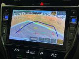【バックカメラ】駐車時に後方がリアルタイム映像で確認できます。大型商業施設や立体駐車場での駐車時や、夜間のバック時に大活躍!運転スキルに関わらず、今や必須となった装備のひとつです!