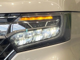 【LEDヘッドライト】悪天候や夜間走行時も良好な視界を確保し安心して運転できる高輝度LEDヘッドライトを装備!点灯速度が早く、消費電力も抑えられています。