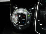 車内の温度管理に便利なオートエアコン☆