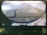 【バックカメラ】運転が苦手な方も車庫入れラクラクです!ギアをリバースに入れれば自動的に切り換わりますので、面倒な操作は不要です♪狭い駐車場もお車を傷つけず安心ですね!