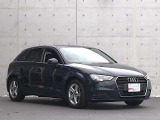 ・斜めからAudiを見るとプレス技術の高さを感じることができます。