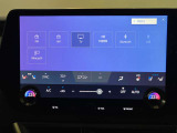 G-Link契約でご利用いただけるセンター通信型のナビ機能「コネクティッドナビ」を装備。従来のナビゲーションよりもリアルタイムな情報提供を可能にしました。