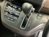 【eコンスイッチ】低燃費運転をサポートするECONモード。スイッチをONすると、エンジンやトランスミッション、A/Cなどを協調制御し、燃費の向上に貢献。エコドライブの効果を高めます。