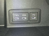 充電用USB端子付き。スマートフォンなどの充電に便利です。