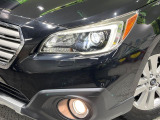 【LEDヘッドライト】悪天候や夜間走行時も良好な視界を確保し安心して運転できる高輝度LEDヘッドライトを装備!点灯速度が早く、消費電力も抑えられています。