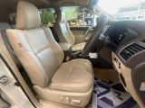 【ベージュレザーシート】デザイン性が高く、高級感のあるベージュ革シート。常に体に触れる部分だから、座り心地の良さにはこだわりたいですね♪汚れの付着や劣化を抑制する内装コーティング施工もおススメですよ♪