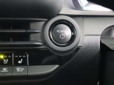 エンジン起動はブレーキを踏みながらパワースイッチを押すだけです。カバンやポケットに携帯していればスマートキーを取り出す必要もないので便利ですね。