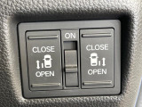 【両側パワースライドドア】スマートキーや運転席のスイッチで後席両側スライドドアの開閉が可能♪電動だから力を入れてドアを開ける必要が無く、小さなお子様でも簡単に開け閉めでき快適です♪