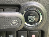 【オートライト】周りの明るさに応じて自動でヘッドライトの点灯・消灯ができる機能です!ライトの付け忘れ・消し忘れなどが無くなり、雨の日や夕方の走行も安心!トンネル通過時も便利ですね♪