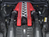 6.3L V12自然吸気エンジンをフロントミッドシップに搭載し、740cvのゆとりあるパワーを発生します。