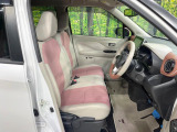 運転席まわりには十分なスペースがあり、大柄な方でもゆったり運転していただける環境です。