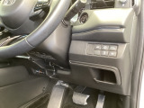 左側に高速で便利なETCがあり、横滑りを防ぐVSAなどのスイッチは、運転席の右側、手の届きやすい位置にあります。