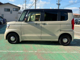 両側パワースライドドア付きで便利!小さなお子様も乗り降り楽々です♪スイッチは運転席にもありますよ!