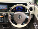 【純正革巻きステアリング】上質な革を使用することで、手にしっかり馴染みとても運転しやすいハンドルです♪