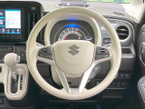 インテリアに合わせたデザインのステアリングは、運転される方のことも考え、運転しやすい形状、大きさです。是非一度、実際に触ってお確かめください。