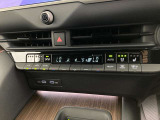 デュアルエアコンとは、運転席と助手席で、個別に温度設定ができる機能です。気温の感じ方は、人それぞれ違うもの。乗る人に優しい機能ですね。