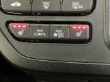 運転席/助手席シートヒーターで寒い日もすぐに温かくなり快適に過ごせます。3段階の温度調整が可能です