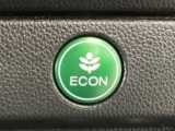 ★ECONスイッチ★ エコドライブを加速しよう!スイッチをONにすると、運転の仕方によるロスを抑え込み燃費をよくするようクルマが頑張ります(*^ー^*)燃費向上にチャレンジ♪