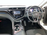 運転席は見やすく整理され、ナビも美しく装着され操作性にも優れています!