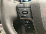 運転中、オーディオの操作をしてて、ハッとしたことはありませんか?ステアリングスイッチは、運転中でもハンドルでオーディオの操作が可能です。安全なドライブをサポートします。