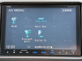 CD・DVD・フルセグTV・ミュージックサーバーが楽しめ、USB・Bluetoothにも対応しています。